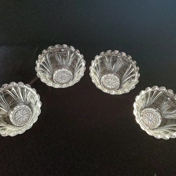 Set of 4 Elegant Clear Glass Ice Cream Sherbet Dessert Cups Dishes - Picture 1 of 6